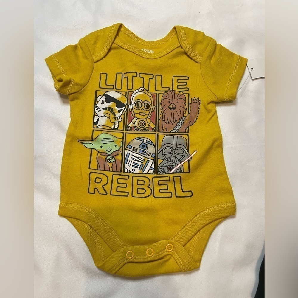 ❌SOLD❌NWT Star Wars size Newborn black and yellow set of 2 onesie - Picture 2 of 5